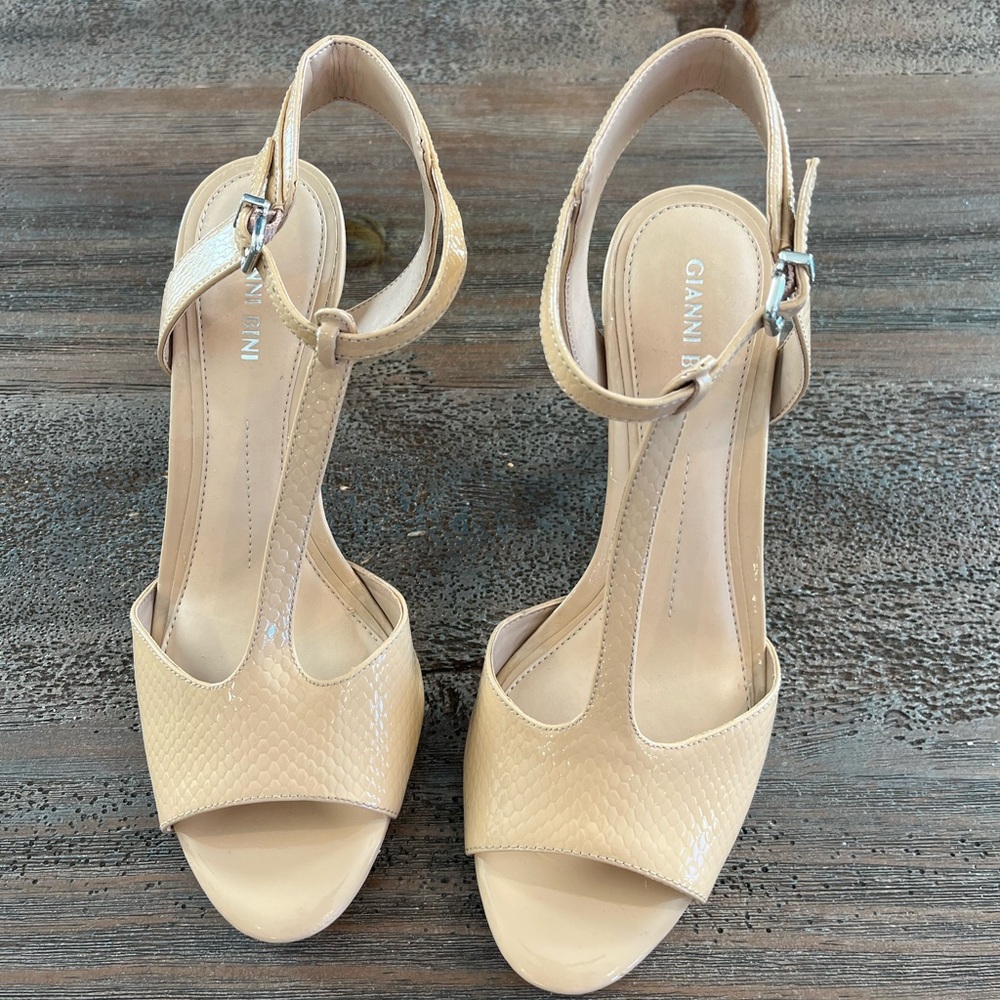 EUC Gianni Bini Size 8 Heels Beige/Neutral